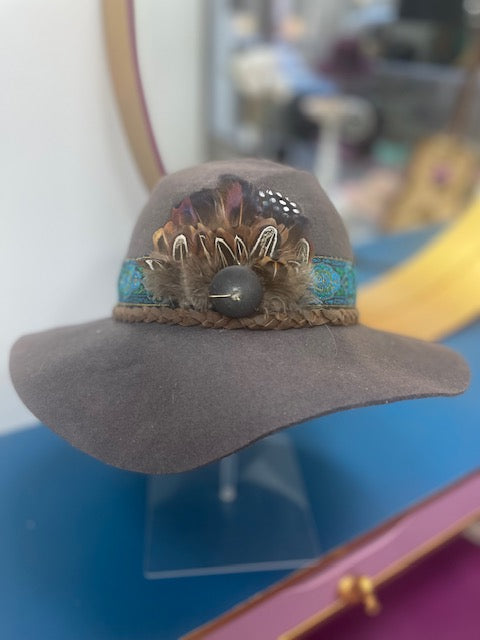 Mad Hatter Helsinki Vintage Räätälöity Hattu i| Käsintehty koko S